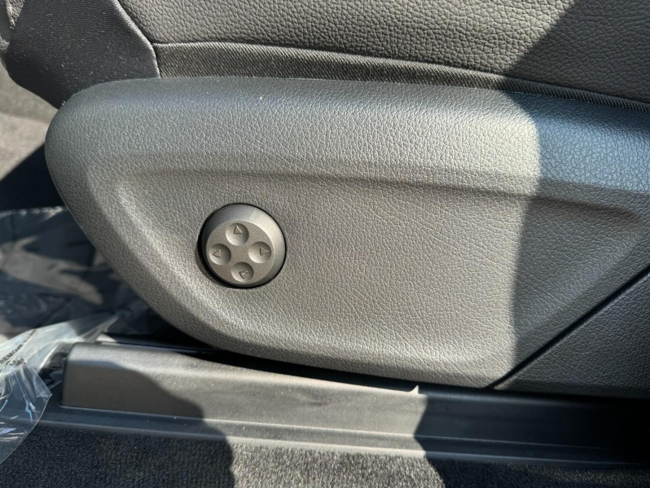 Mercedes-Benz GLS Vehicle Full-screen Gallery Image 28