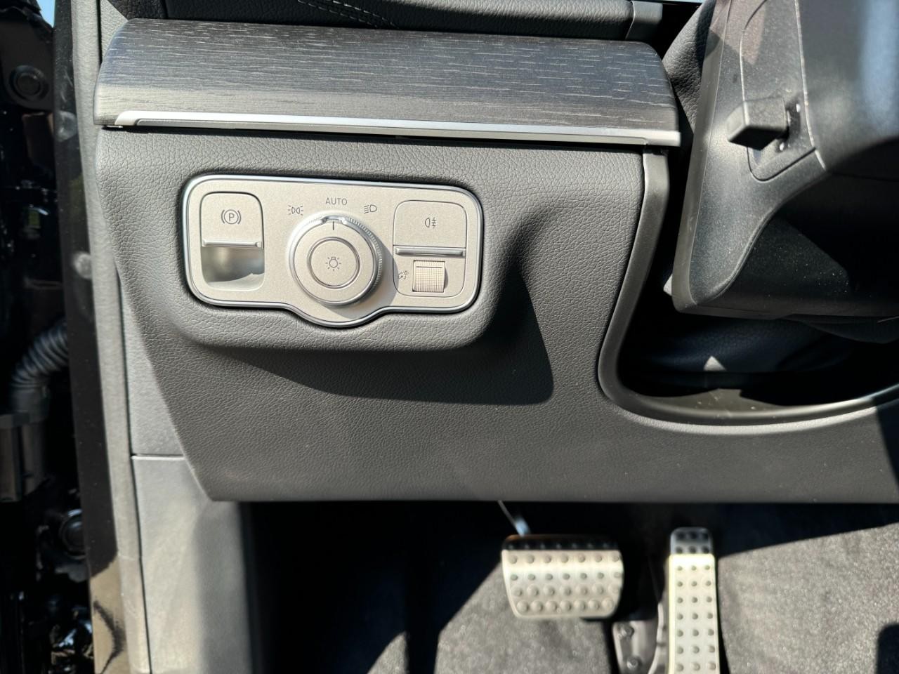 Mercedes-Benz GLS Vehicle Full-screen Gallery Image 29