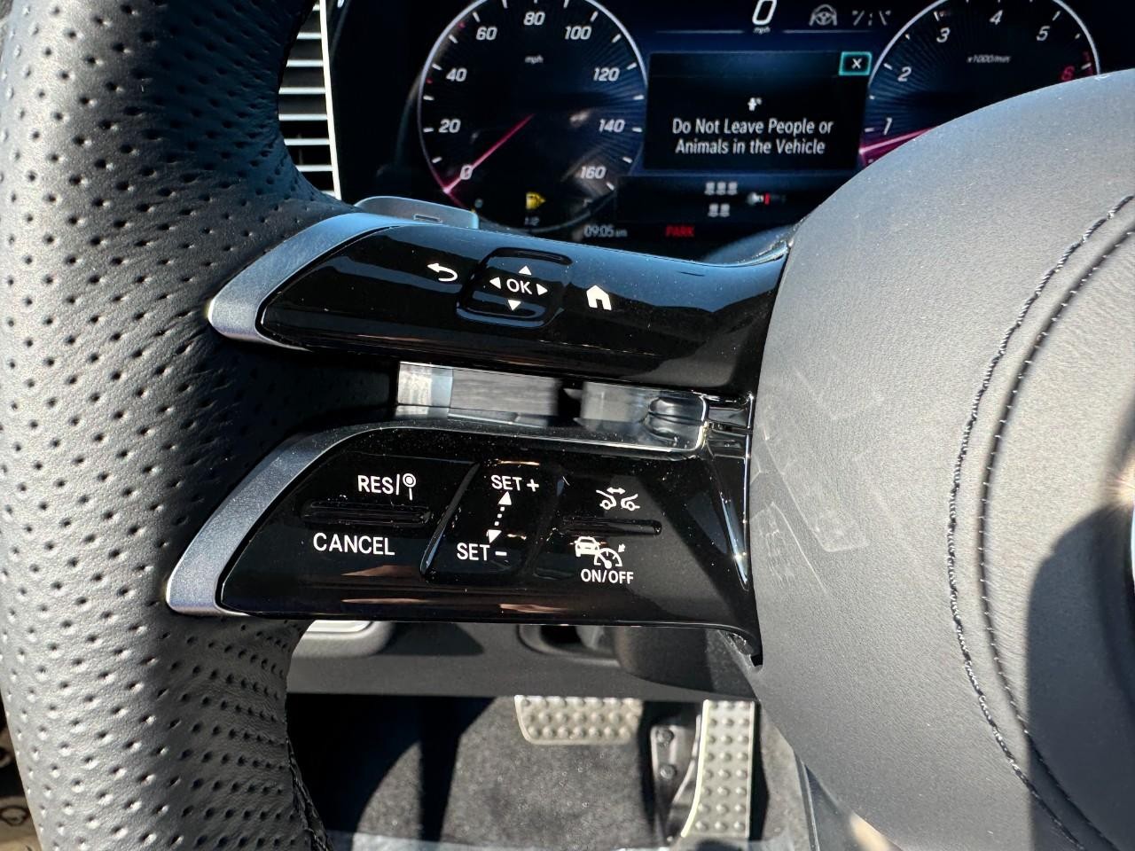 Mercedes-Benz GLS Vehicle Full-screen Gallery Image 30