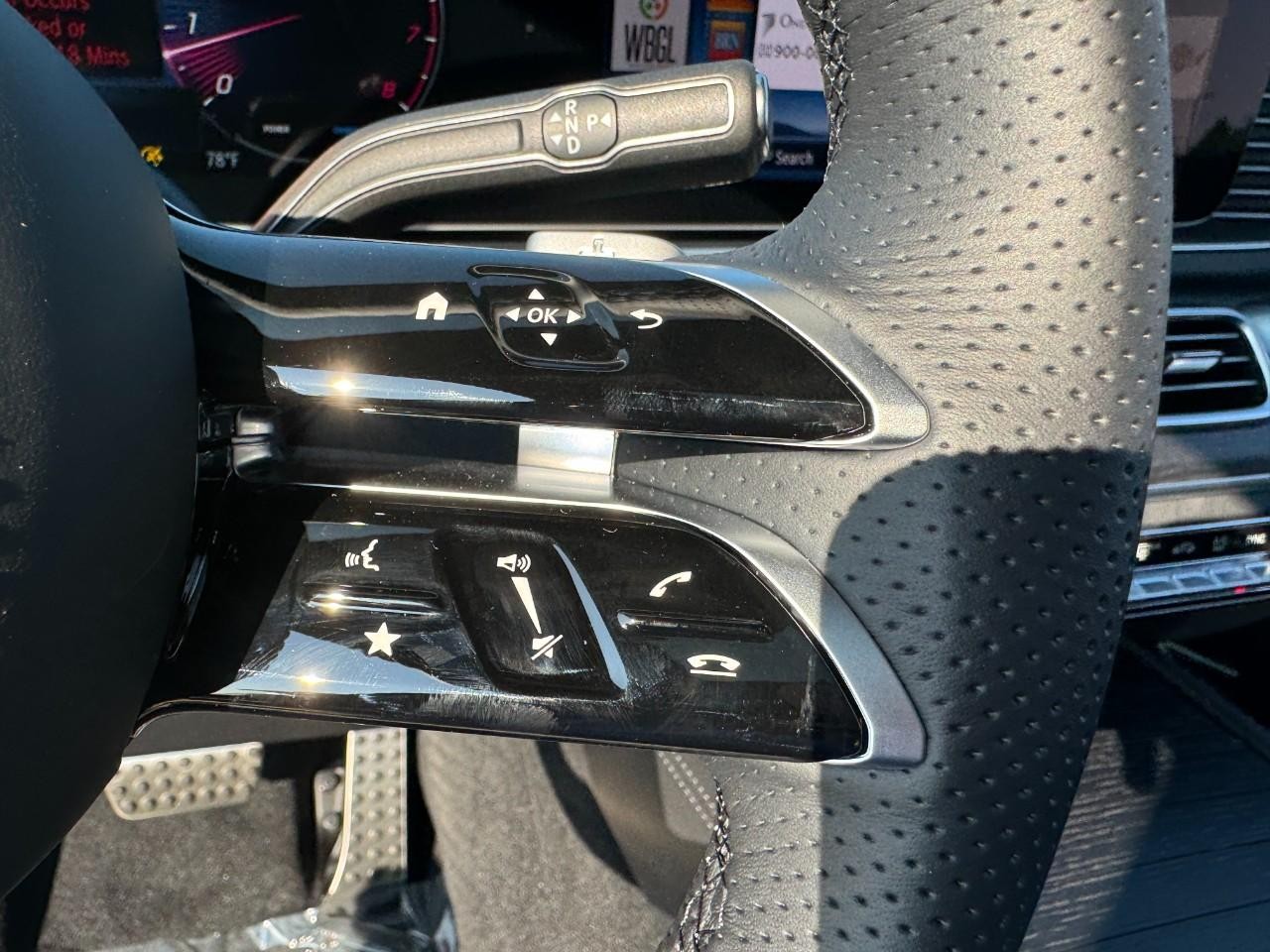 Mercedes-Benz GLS Vehicle Full-screen Gallery Image 31