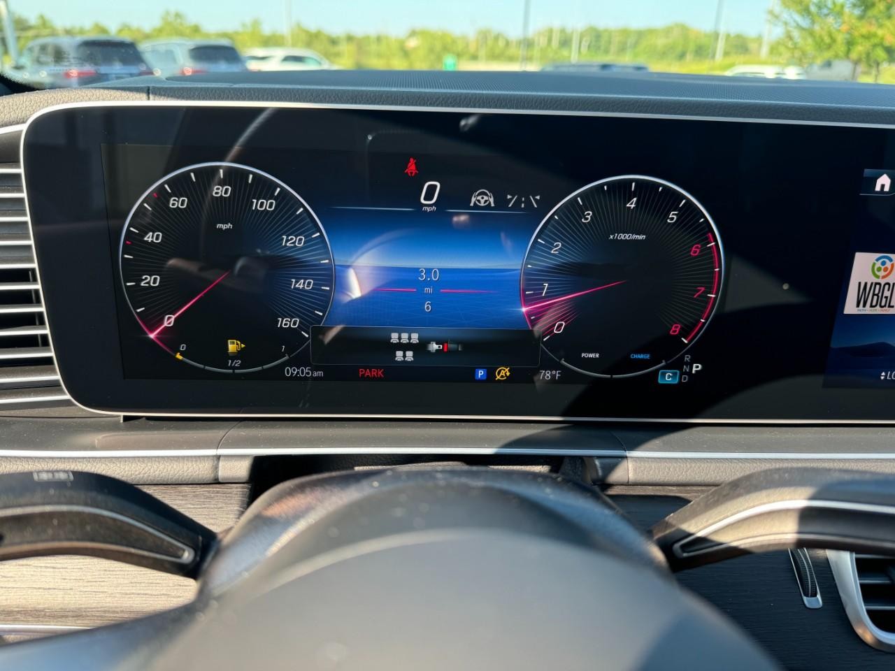 Mercedes-Benz GLS Vehicle Full-screen Gallery Image 32