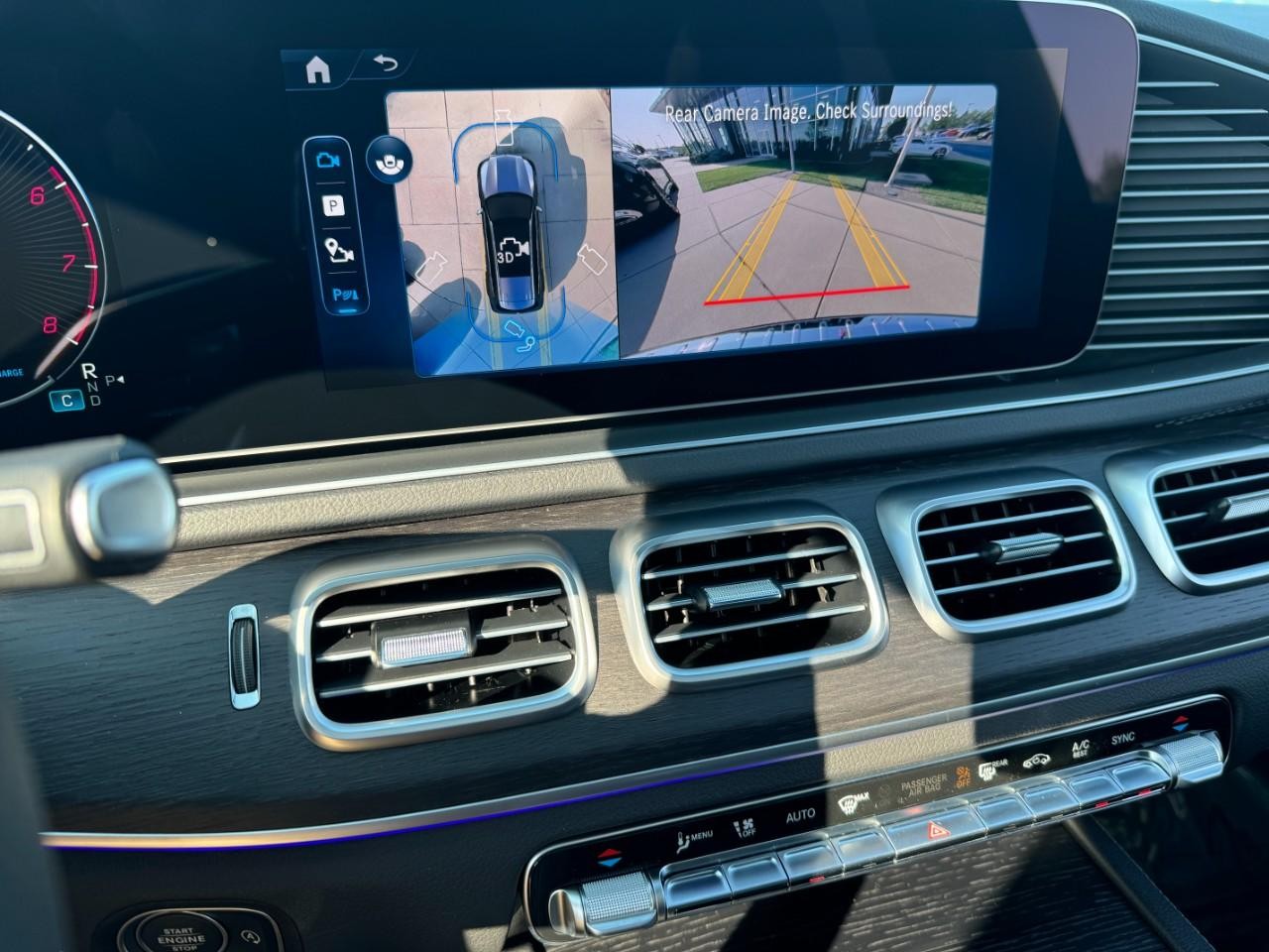 Mercedes-Benz GLS Vehicle Full-screen Gallery Image 34