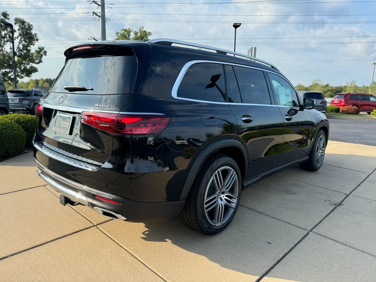 Mercedes-Benz GLS Vehicle Full-screen Gallery Image 4