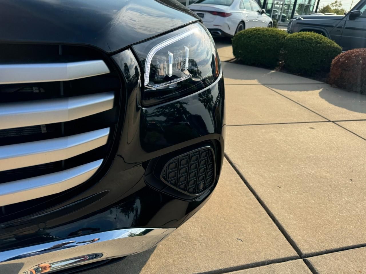 Mercedes-Benz GLS Vehicle Full-screen Gallery Image 9