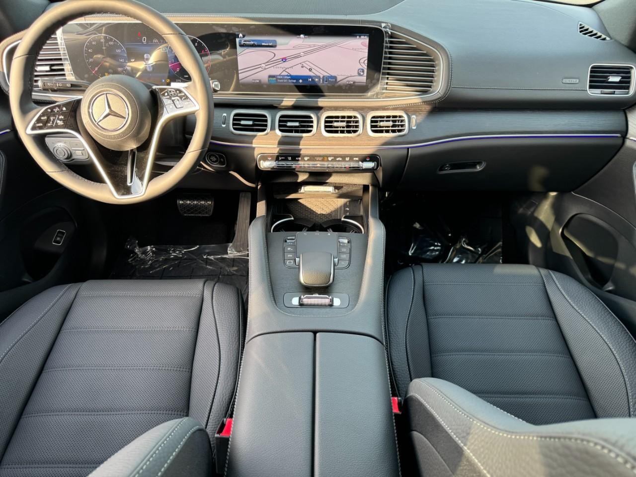 Mercedes-Benz GLS Vehicle Full-screen Gallery Image 14