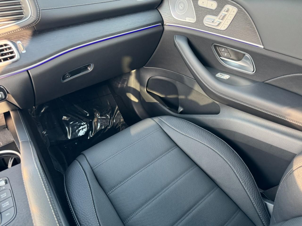 Mercedes-Benz GLS Vehicle Full-screen Gallery Image 18