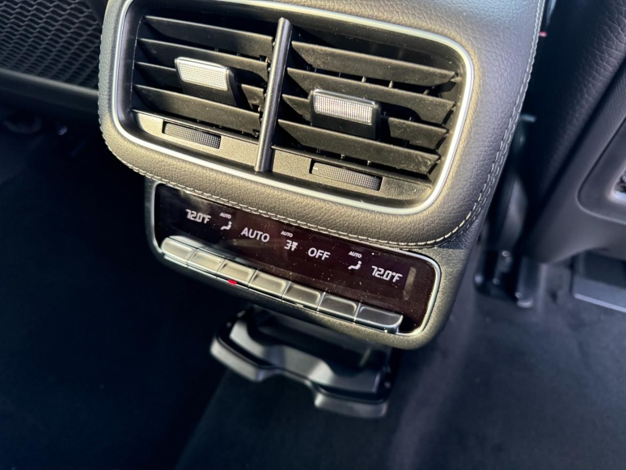 Mercedes-Benz GLS Vehicle Full-screen Gallery Image 19