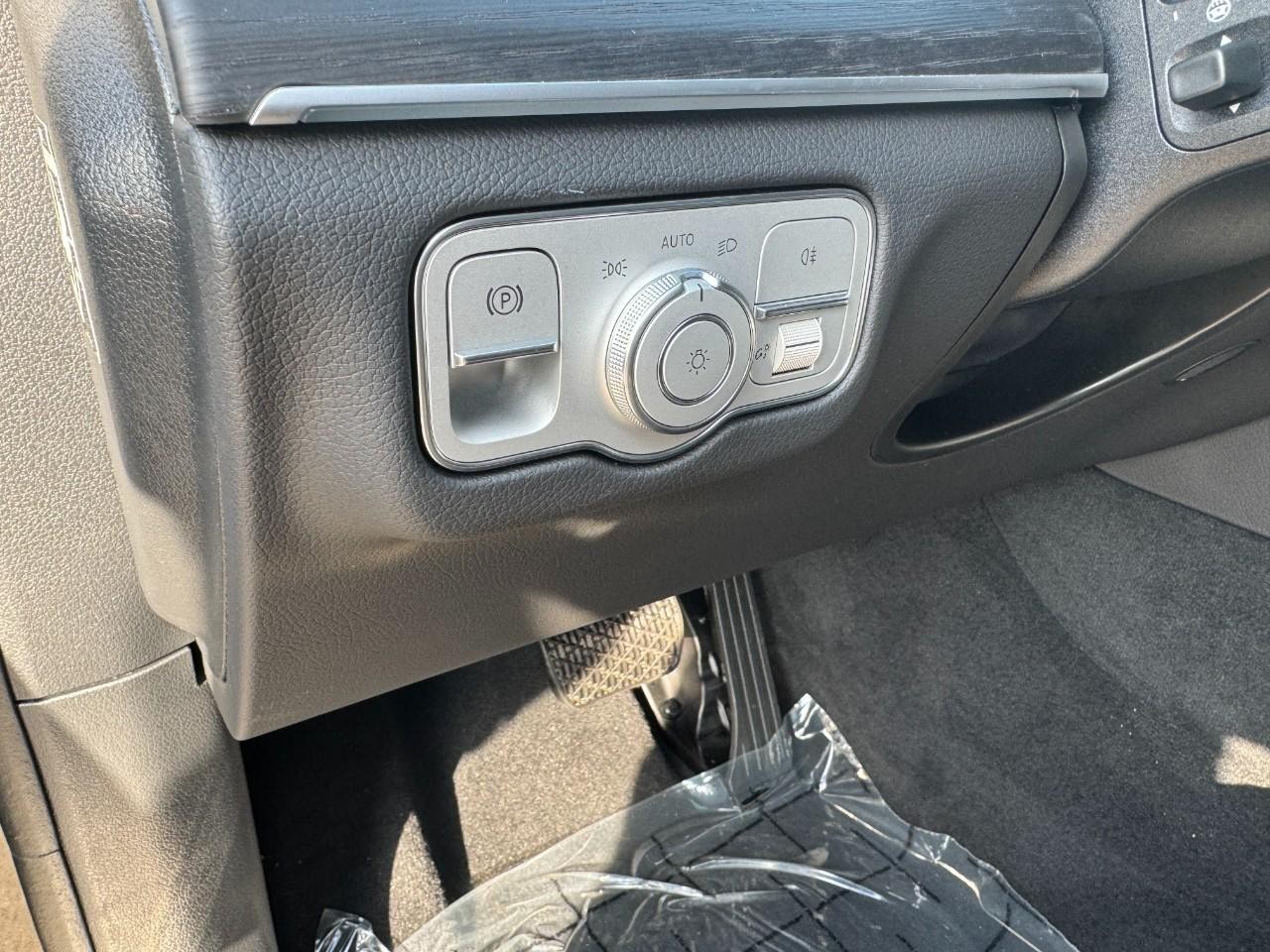 Mercedes-Benz GLS Vehicle Full-screen Gallery Image 20