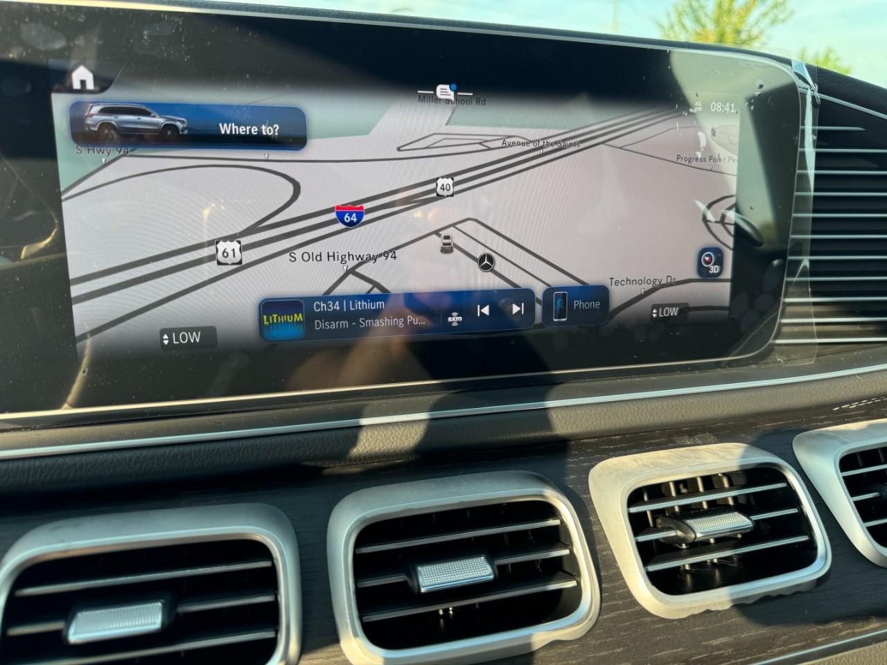 Mercedes-Benz GLS Vehicle Full-screen Gallery Image 24