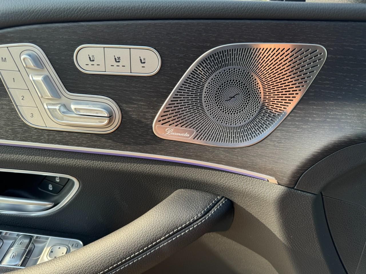 Mercedes-Benz GLS Vehicle Full-screen Gallery Image 28