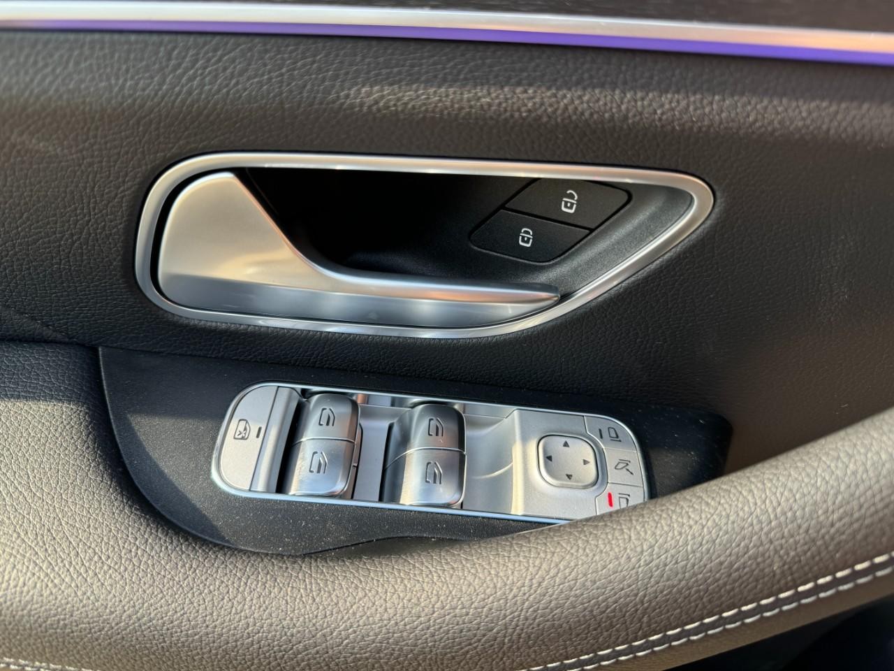 Mercedes-Benz GLS Vehicle Full-screen Gallery Image 29