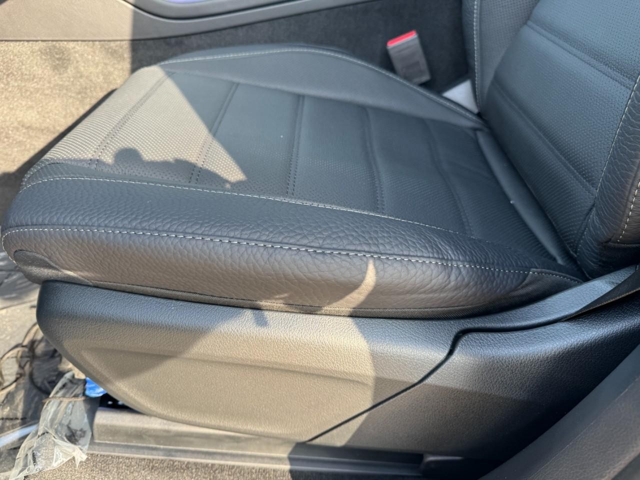 Mercedes-Benz GLS Vehicle Full-screen Gallery Image 31