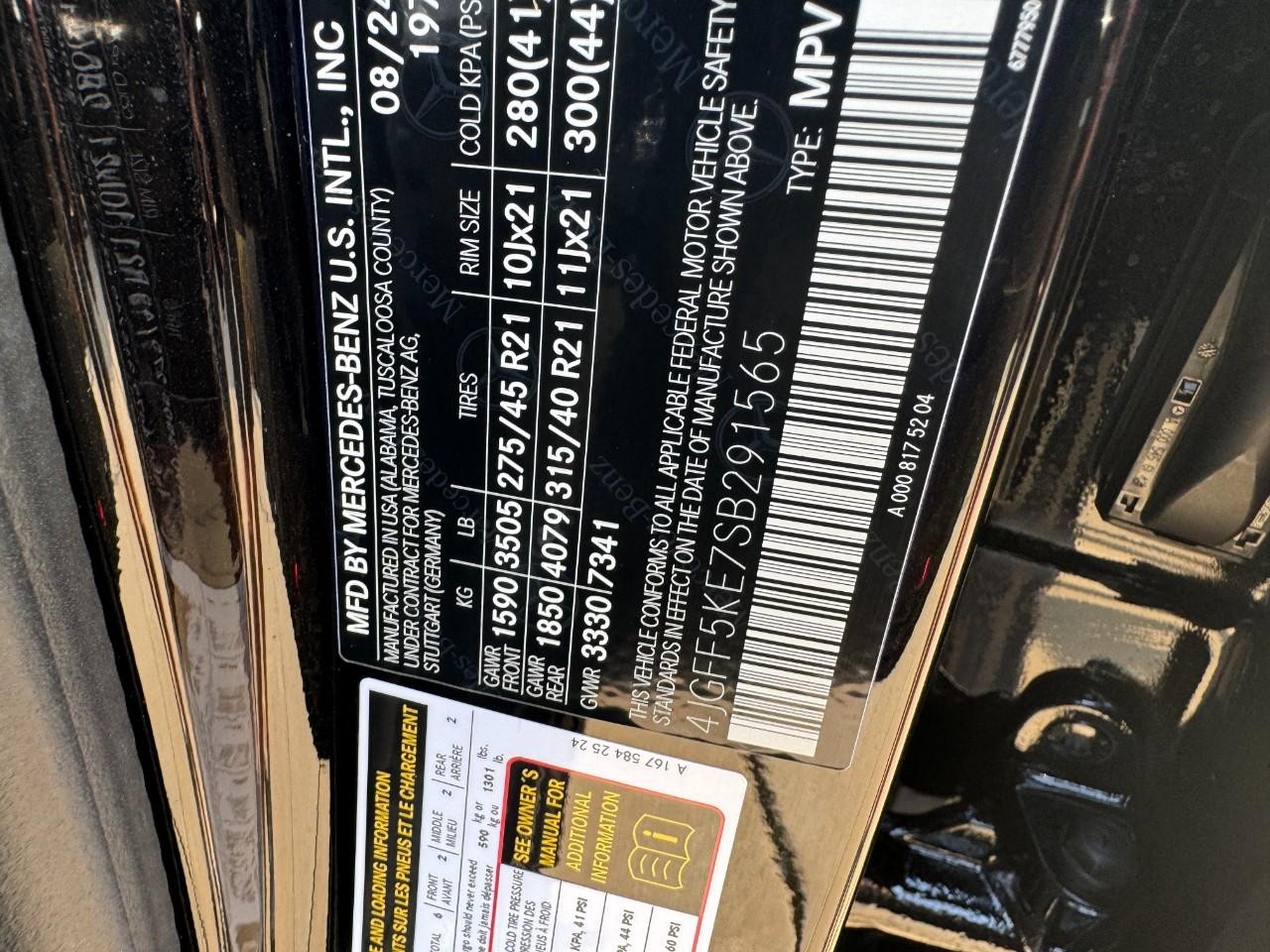 Mercedes-Benz GLS Vehicle Full-screen Gallery Image 32