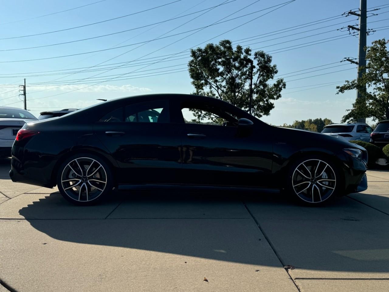 Mercedes-Benz CLA Vehicle Full-screen Gallery Image 2