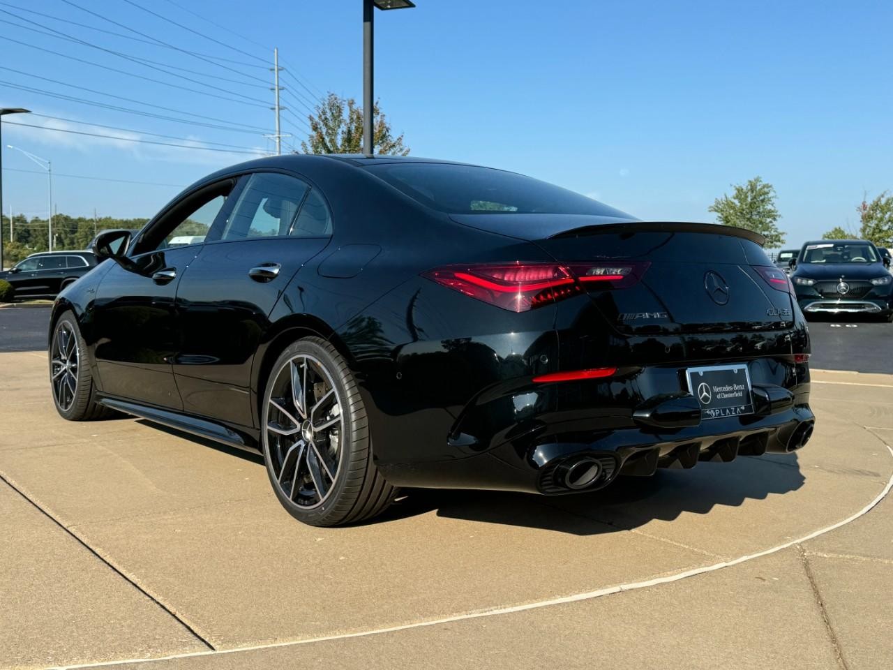 Mercedes-Benz CLA Vehicle Full-screen Gallery Image 3