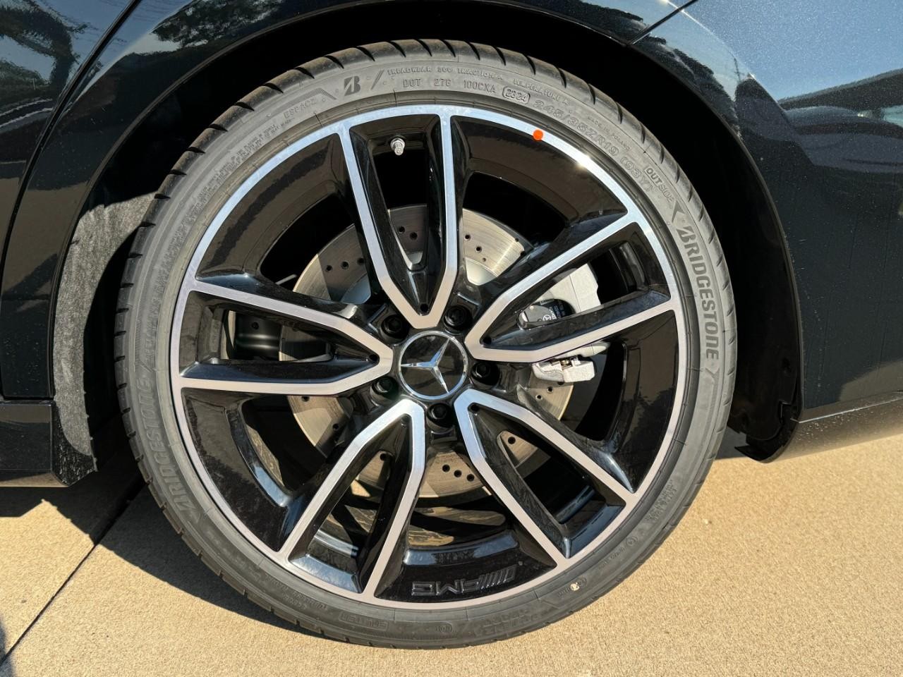 Mercedes-Benz CLA Vehicle Full-screen Gallery Image 5