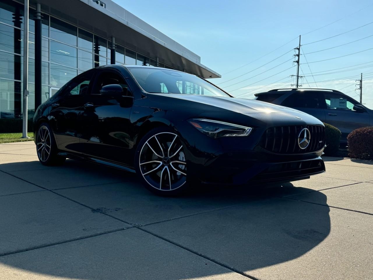 Mercedes-Benz CLA Vehicle Full-screen Gallery Image 12