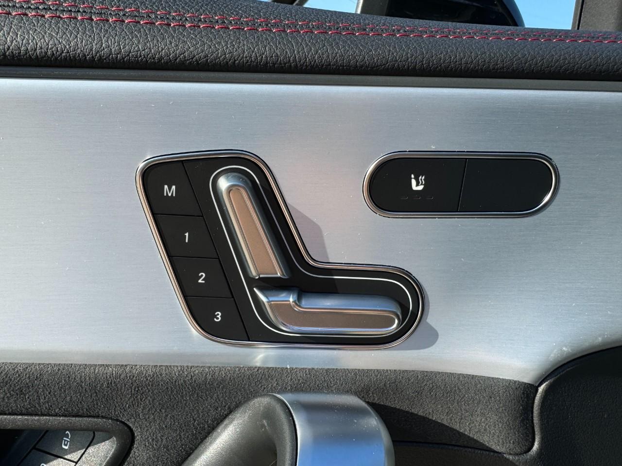 Mercedes-Benz CLA Vehicle Full-screen Gallery Image 16