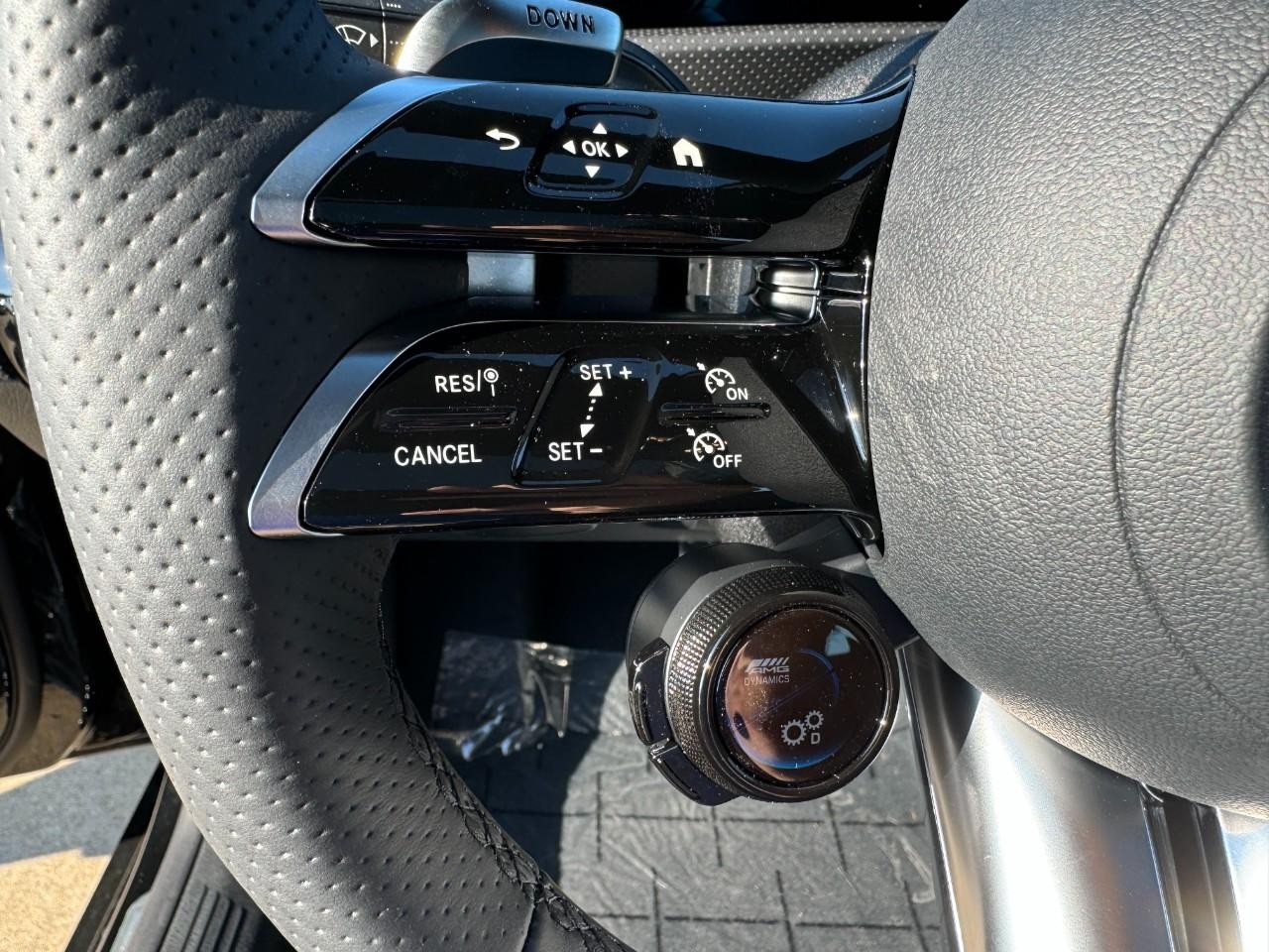 Mercedes-Benz CLA Vehicle Full-screen Gallery Image 23