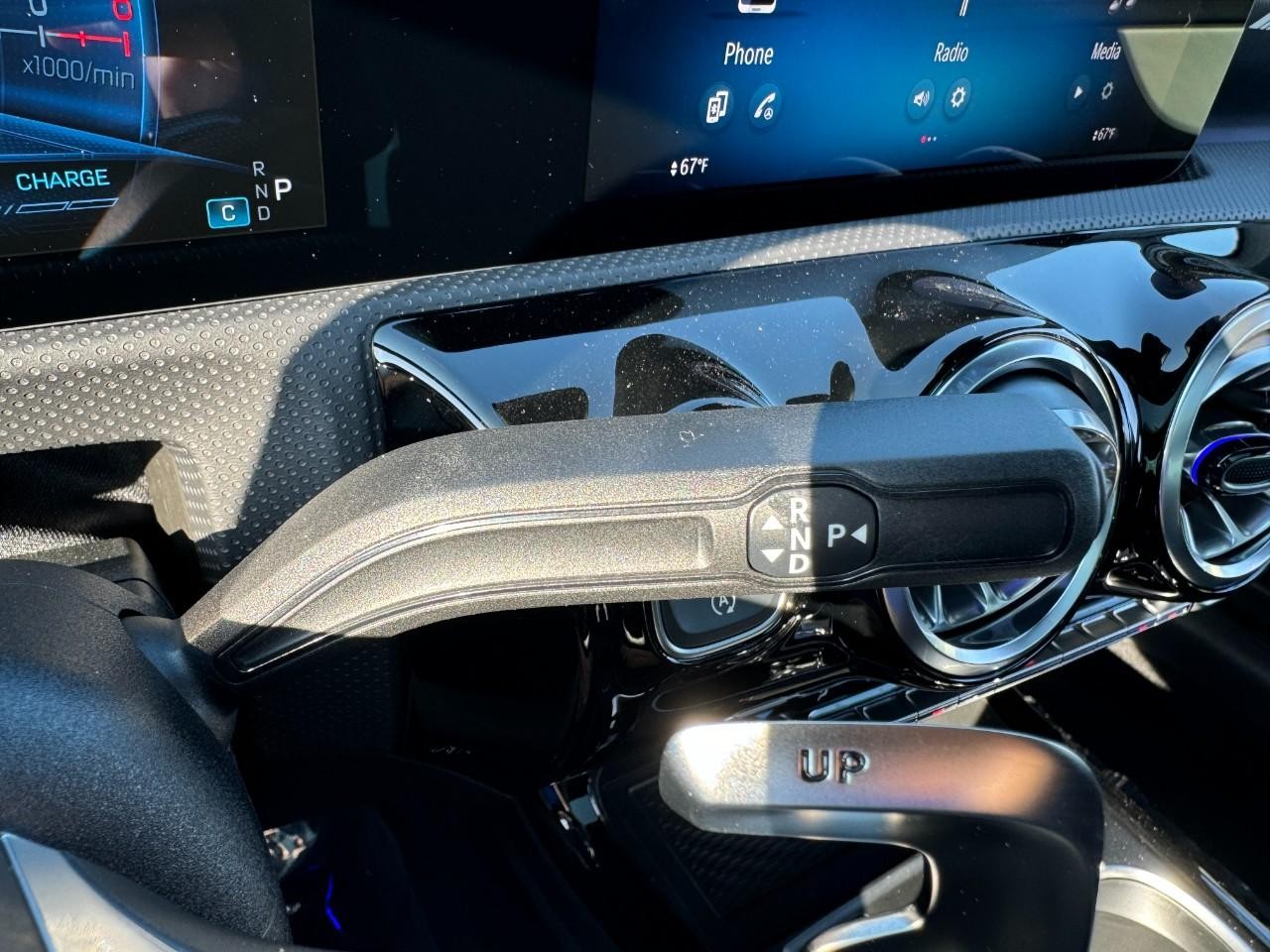 Mercedes-Benz CLA Vehicle Full-screen Gallery Image 26