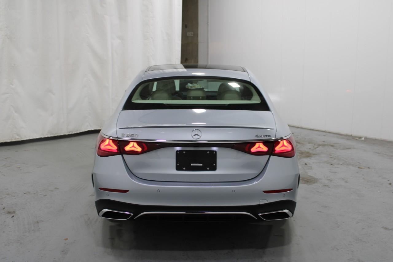 Mercedes-Benz E-Class Vehicle Full-screen Gallery Image 10