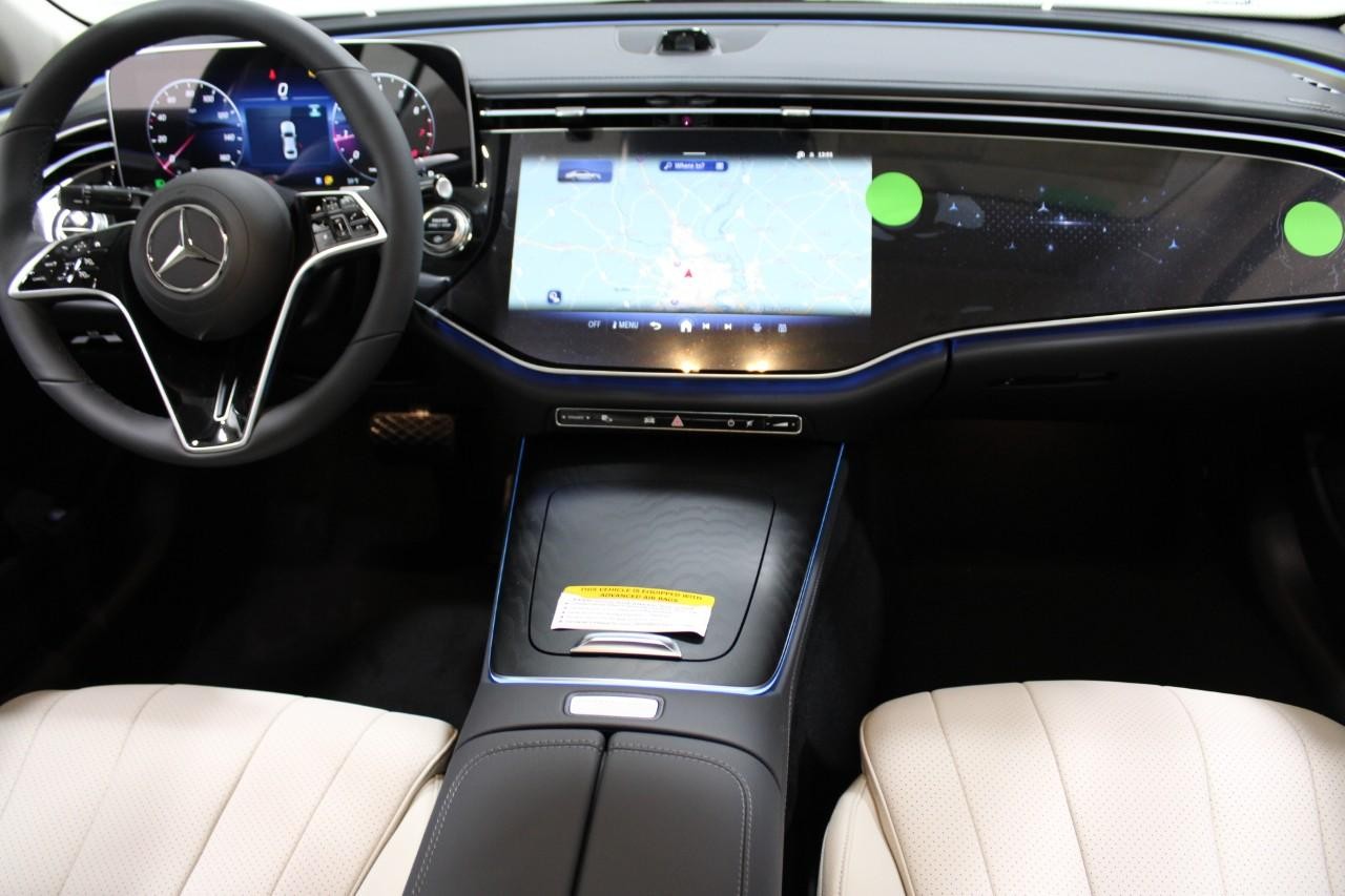 Mercedes-Benz E-Class Vehicle Full-screen Gallery Image 14