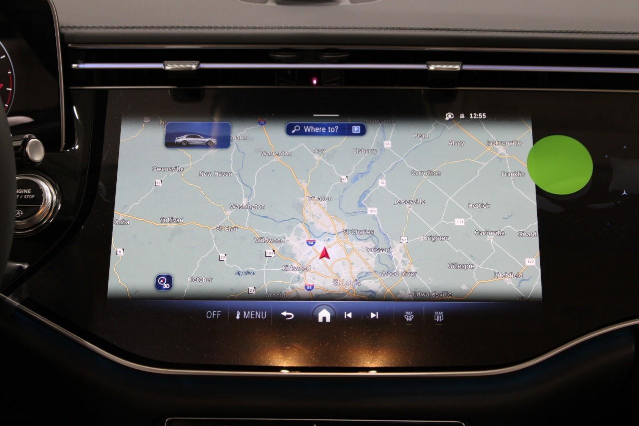 Mercedes-Benz E-Class Vehicle Full-screen Gallery Image 16