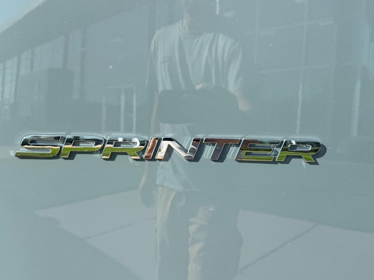 Mercedes-Benz Sprinter Cargo Van Vehicle Full-screen Gallery Image 15