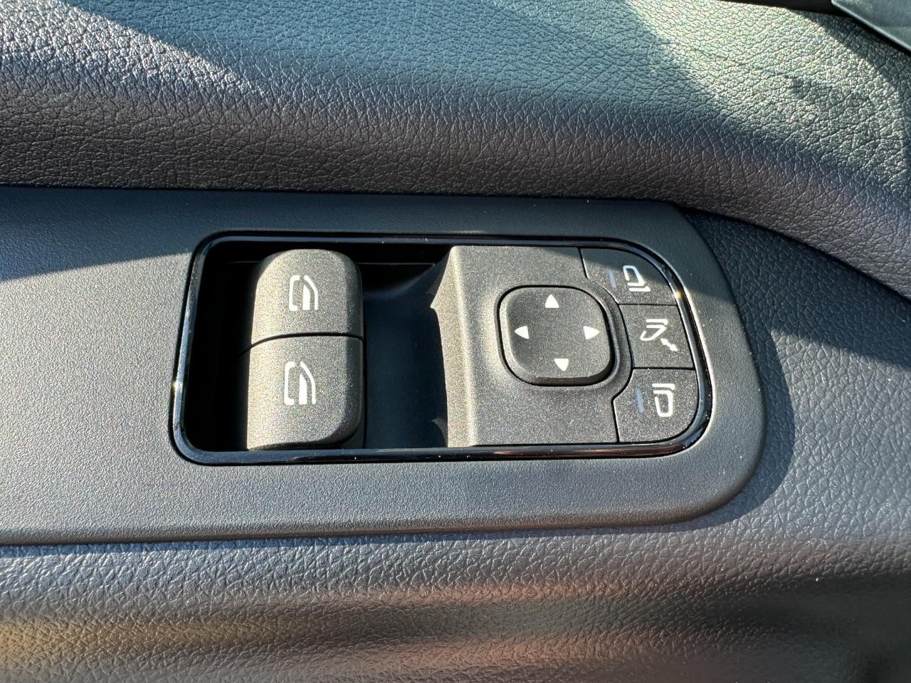 Mercedes-Benz Sprinter Cargo Van Vehicle Full-screen Gallery Image 23