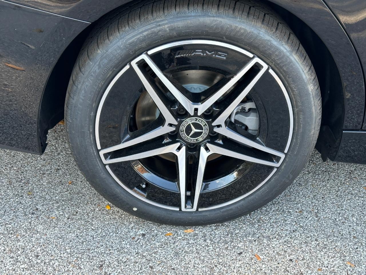 Mercedes-Benz C-Class Vehicle Full-screen Gallery Image 6