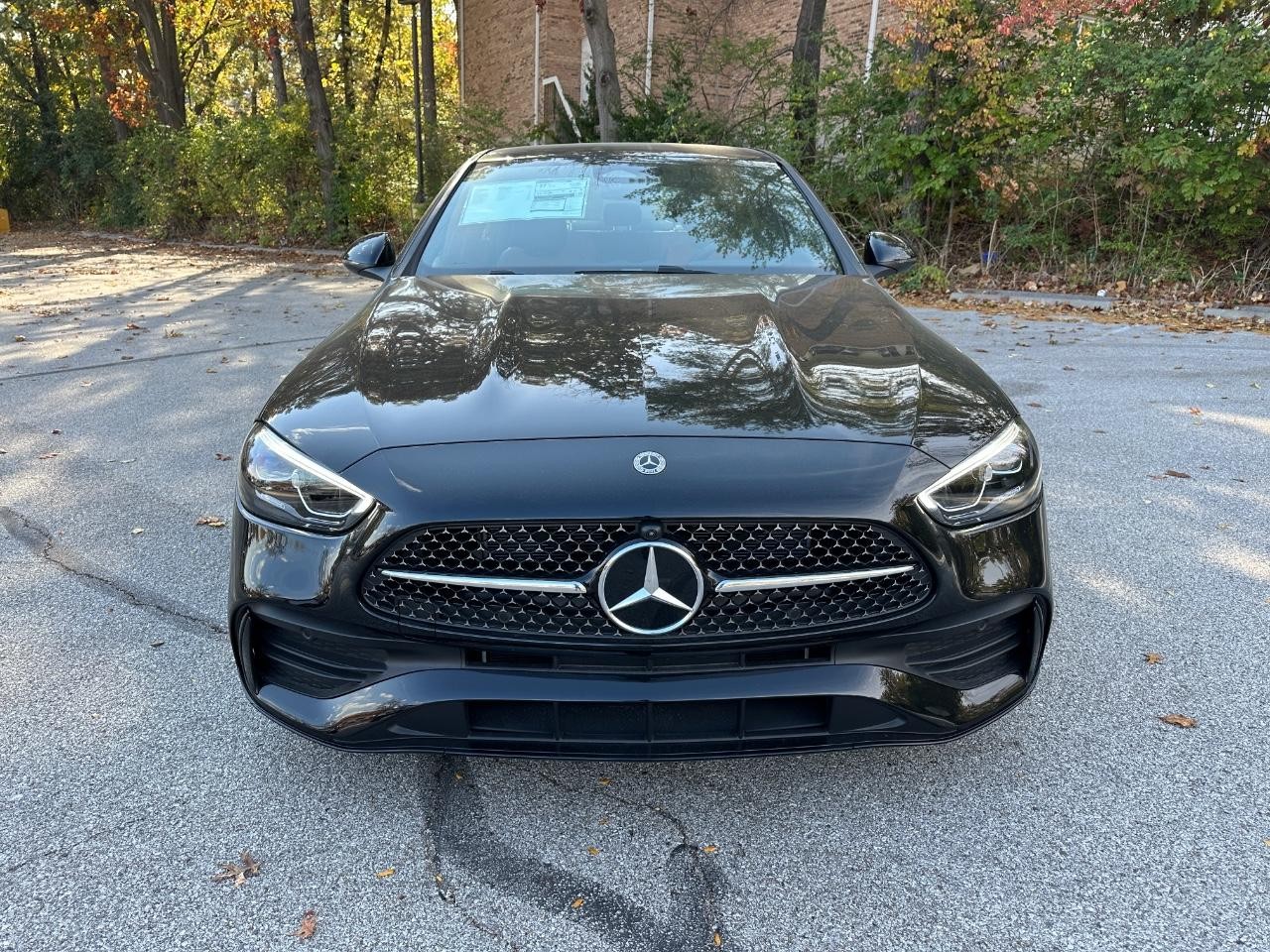 Mercedes-Benz C-Class Vehicle Full-screen Gallery Image 8