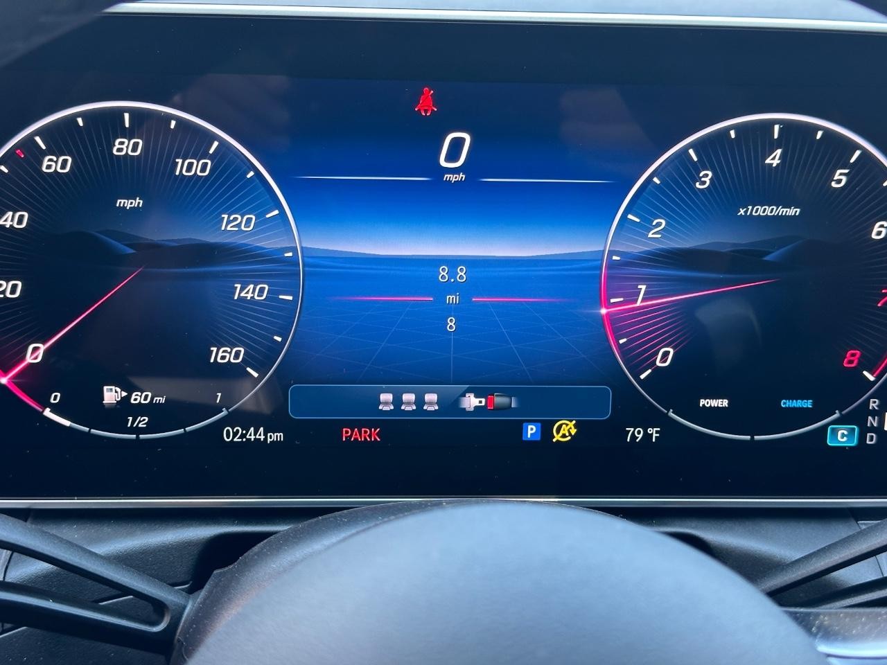 Mercedes-Benz C-Class Vehicle Full-screen Gallery Image 26