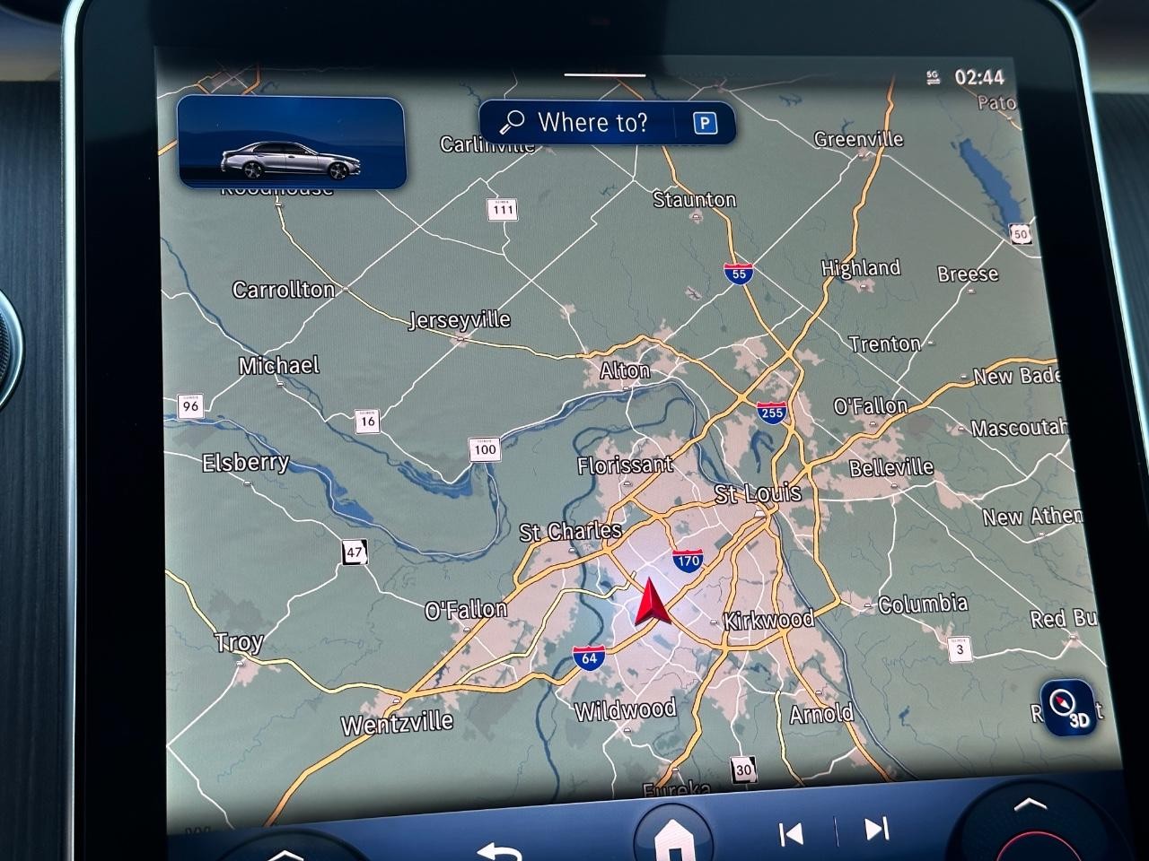 Mercedes-Benz C-Class Vehicle Full-screen Gallery Image 28