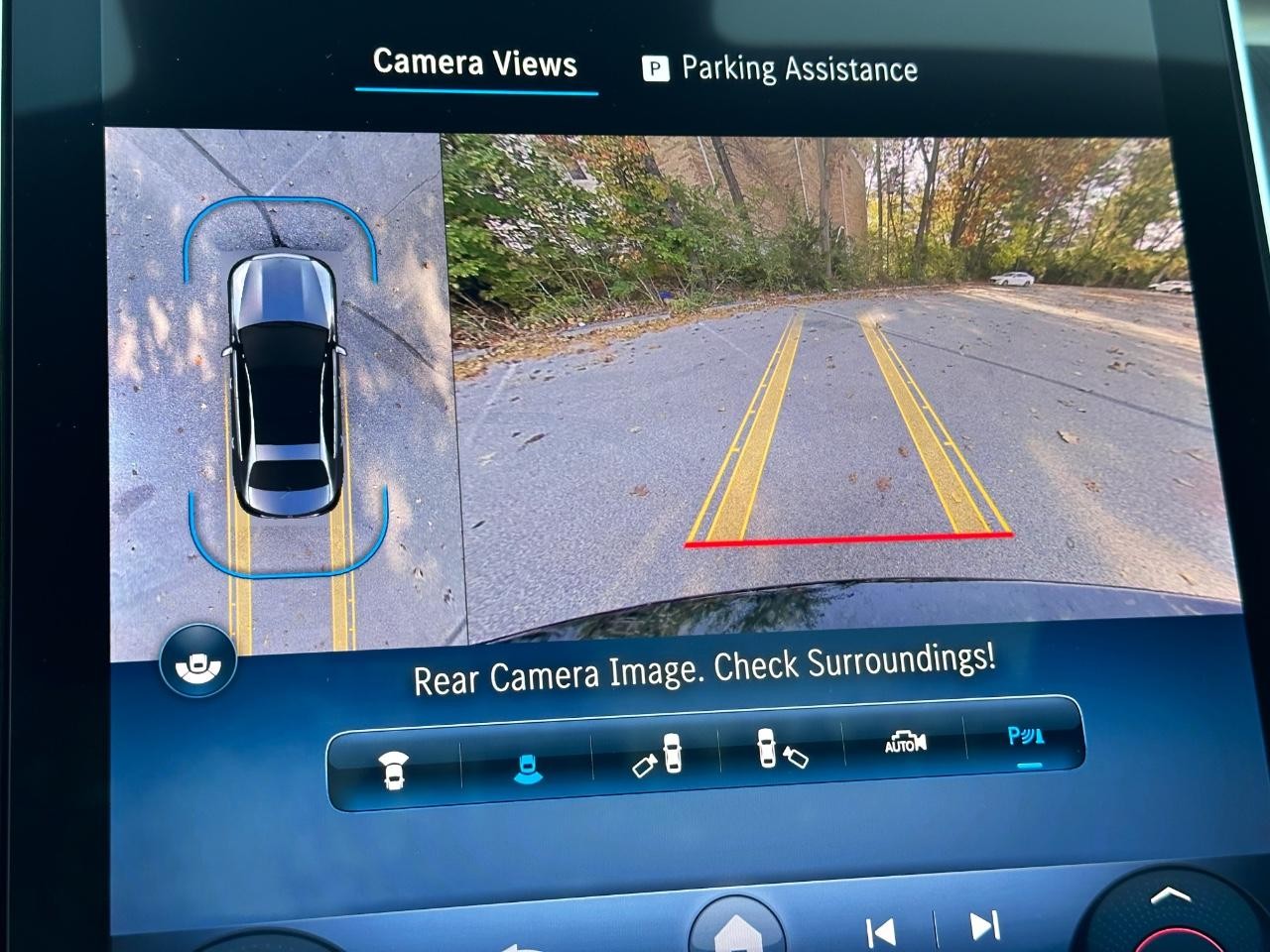 Mercedes-Benz C-Class Vehicle Full-screen Gallery Image 29