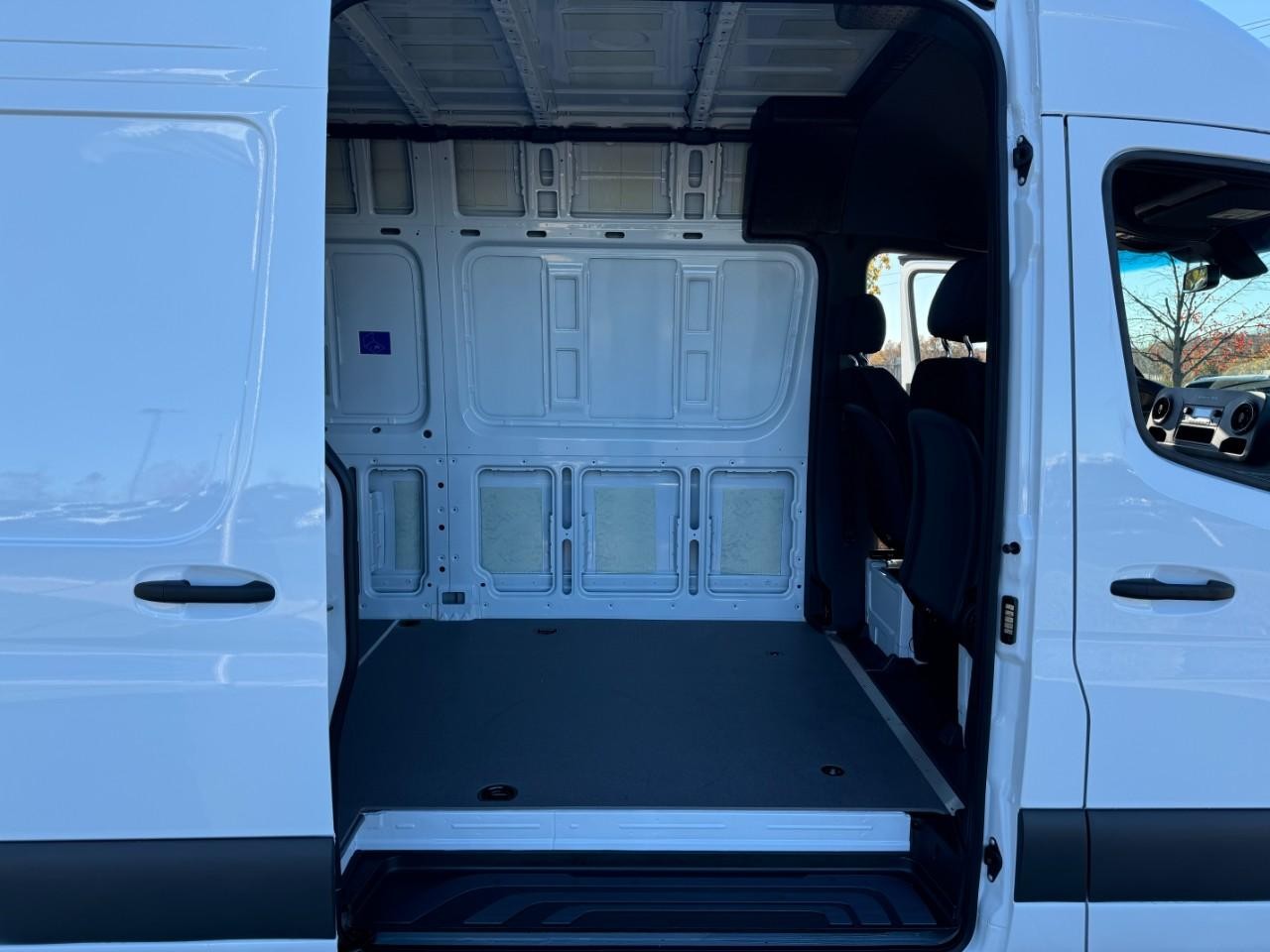 Mercedes-Benz Sprinter Cargo Van Vehicle Full-screen Gallery Image 18