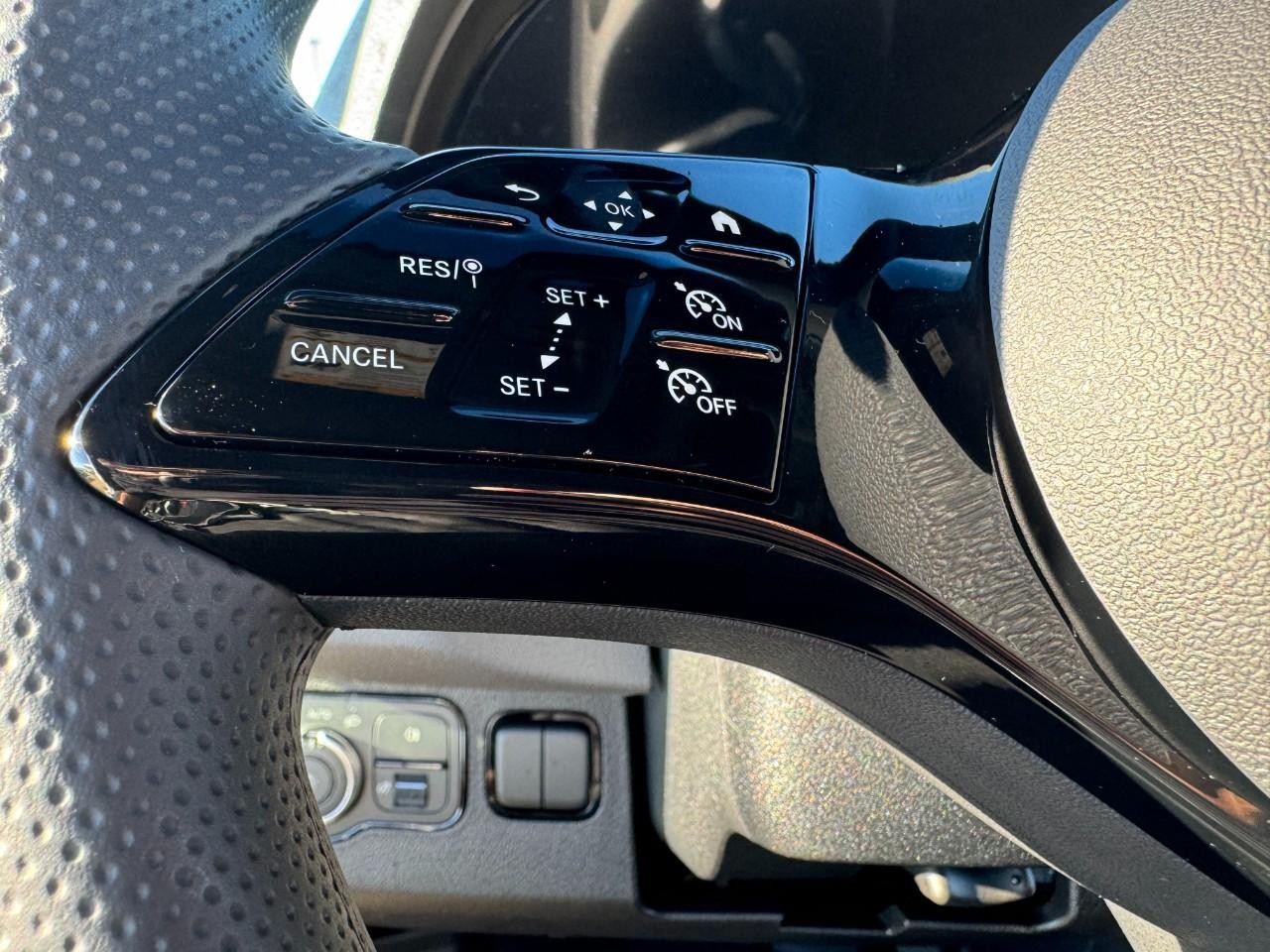 Mercedes-Benz Sprinter Cargo Van Vehicle Full-screen Gallery Image 27