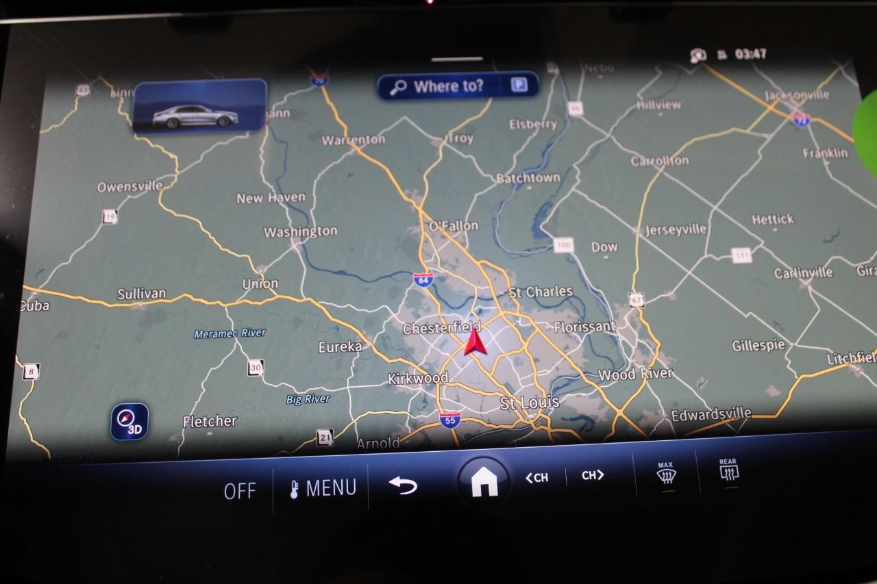 Mercedes-Benz E-Class Vehicle Full-screen Gallery Image 25