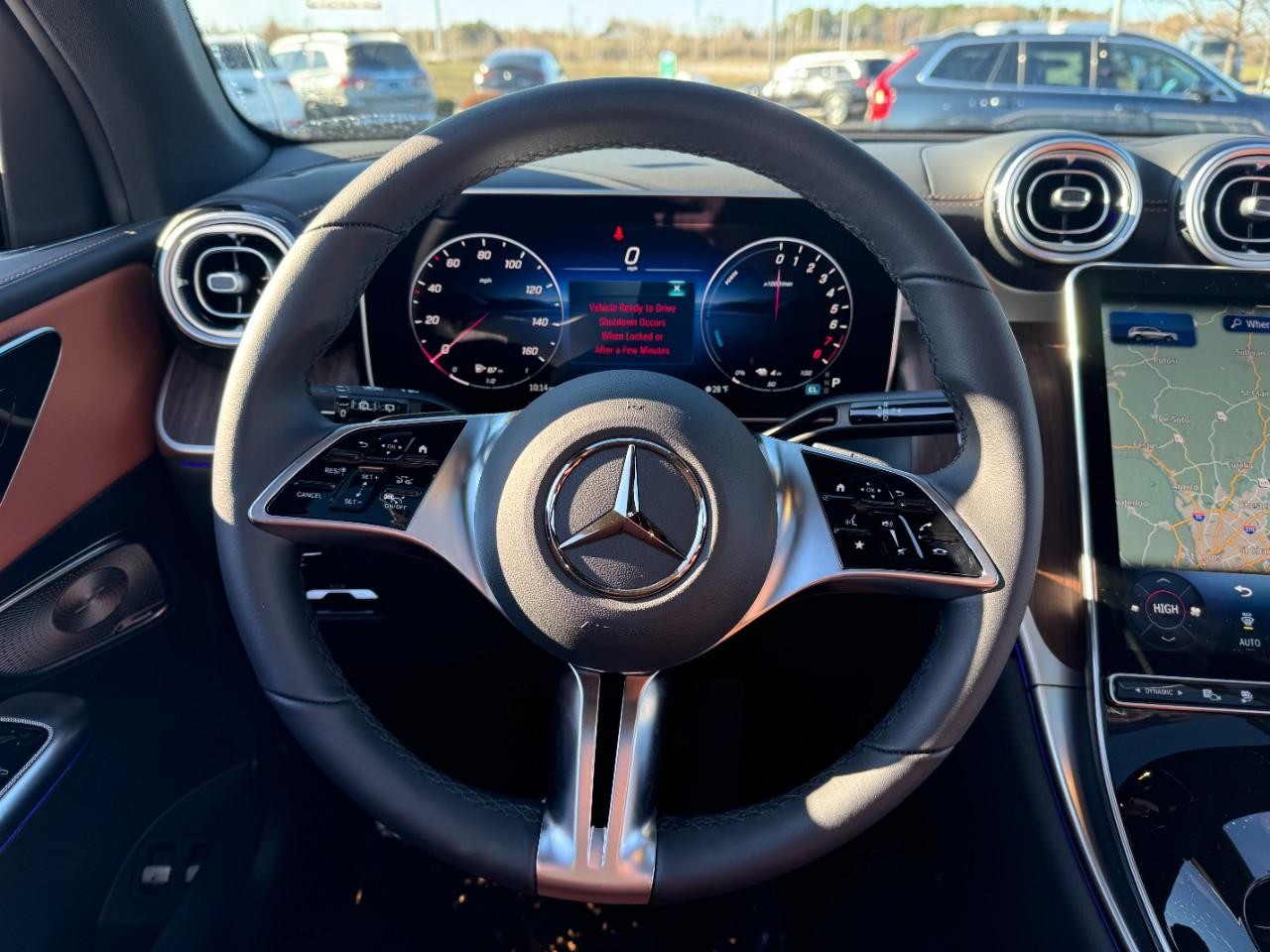 Mercedes-Benz GLC Vehicle Full-screen Gallery Image 7