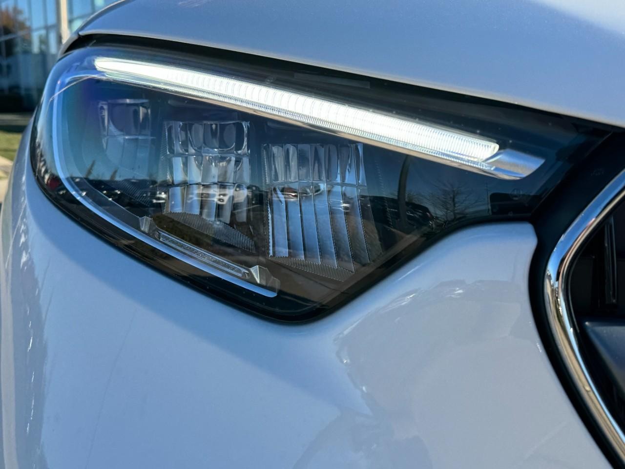 Mercedes-Benz GLC Vehicle Full-screen Gallery Image 12