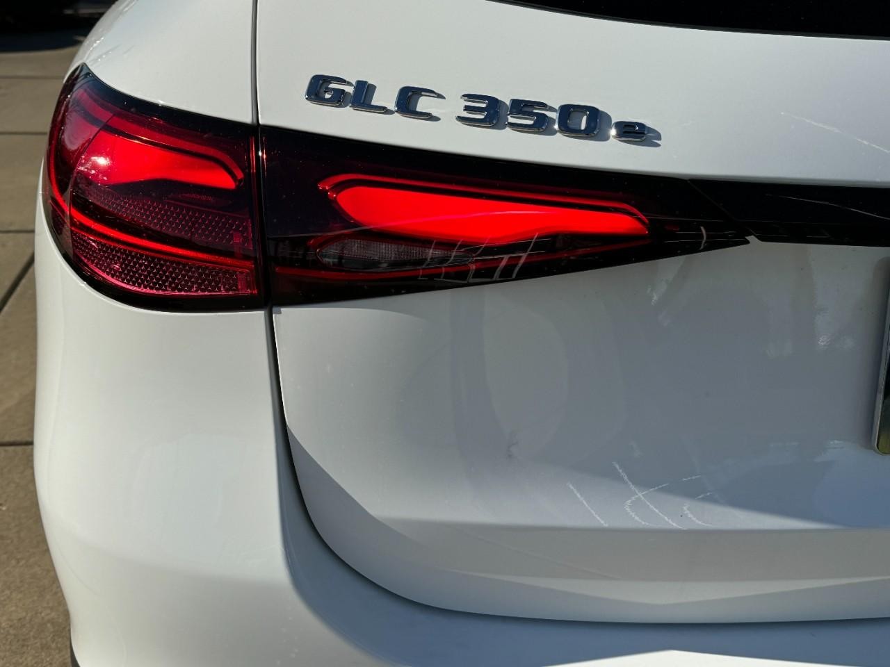 Mercedes-Benz GLC Vehicle Full-screen Gallery Image 15