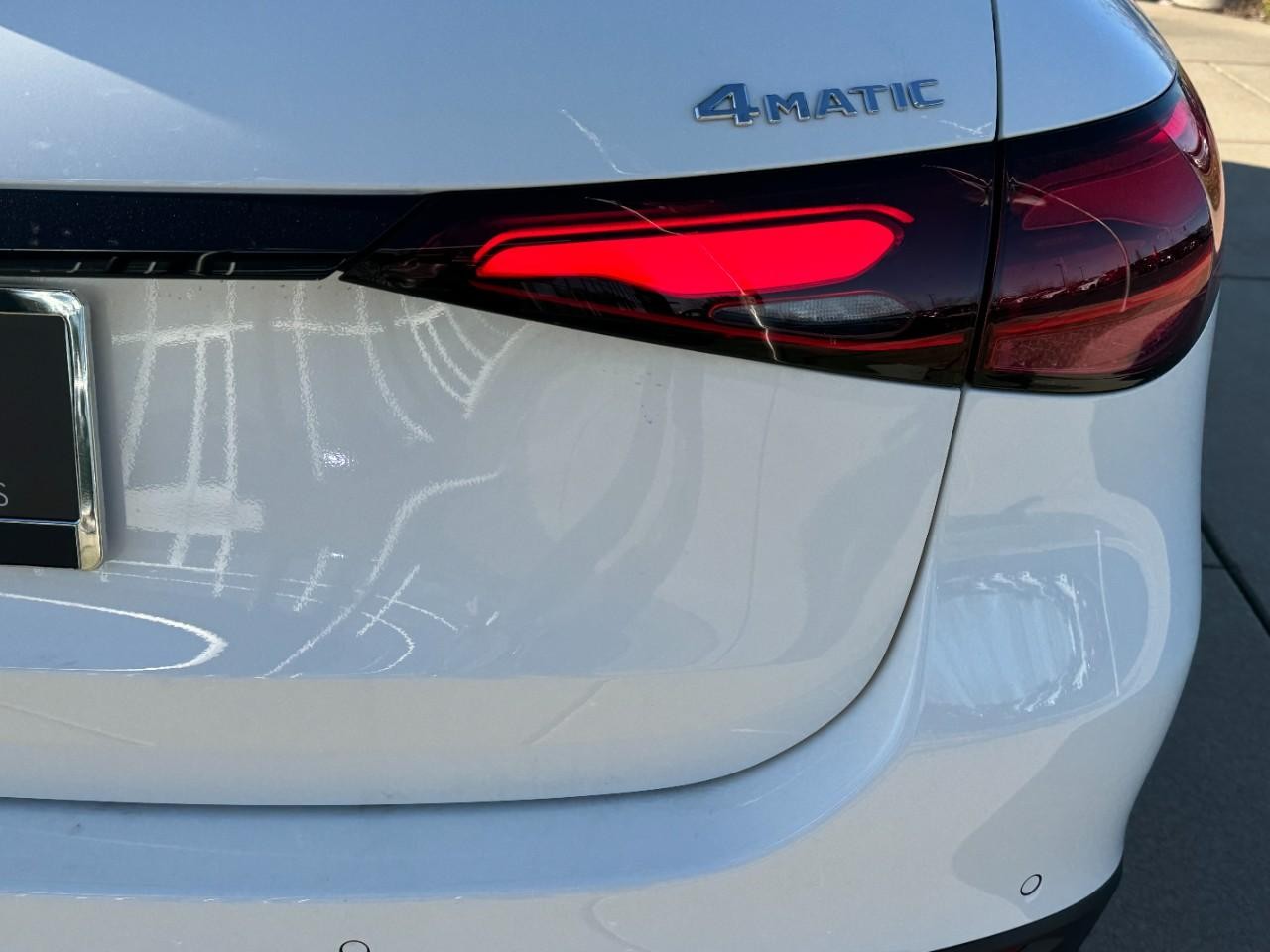 Mercedes-Benz GLC Vehicle Full-screen Gallery Image 16