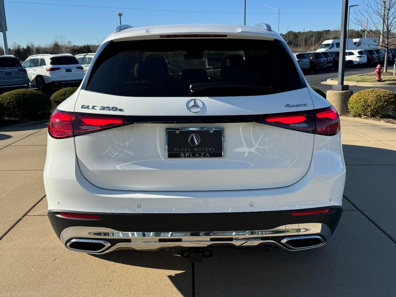 Mercedes-Benz GLC Vehicle Full-screen Gallery Image 17