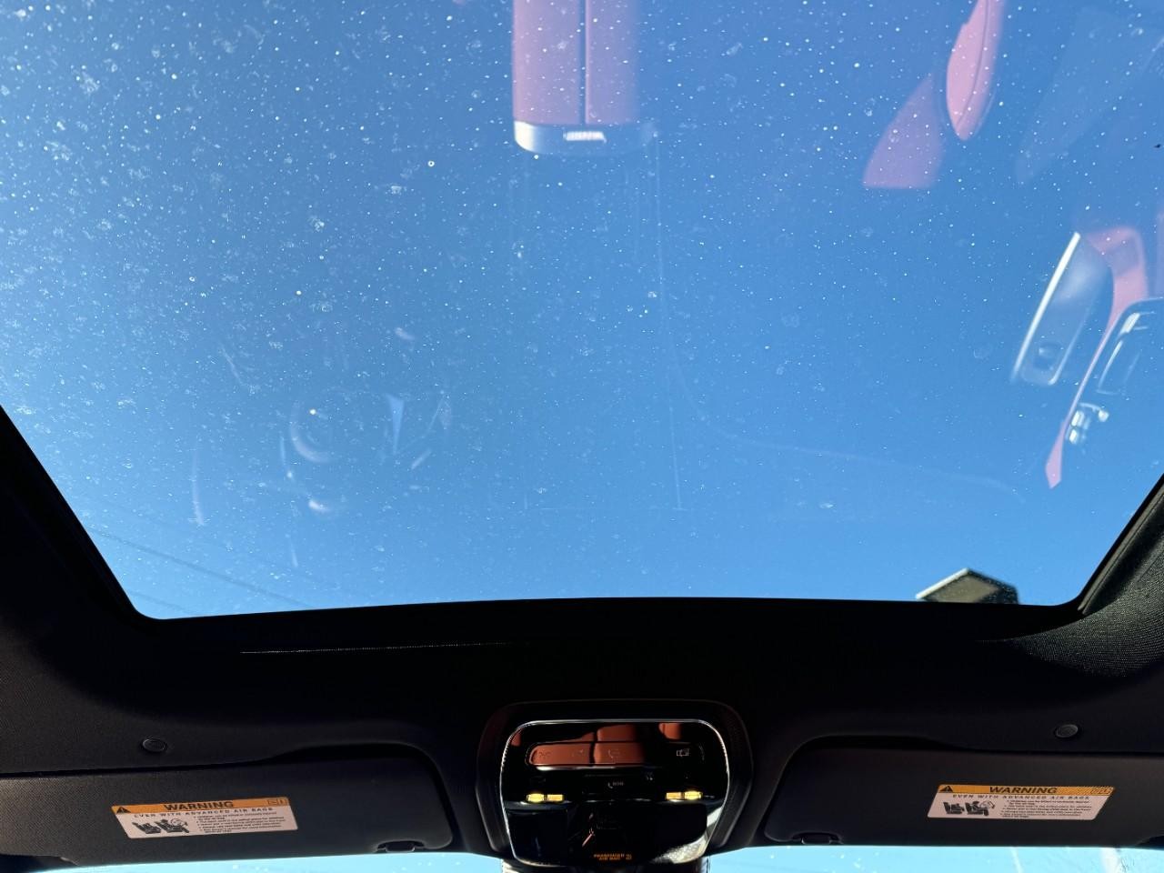 Mercedes-Benz GLC Vehicle Full-screen Gallery Image 18