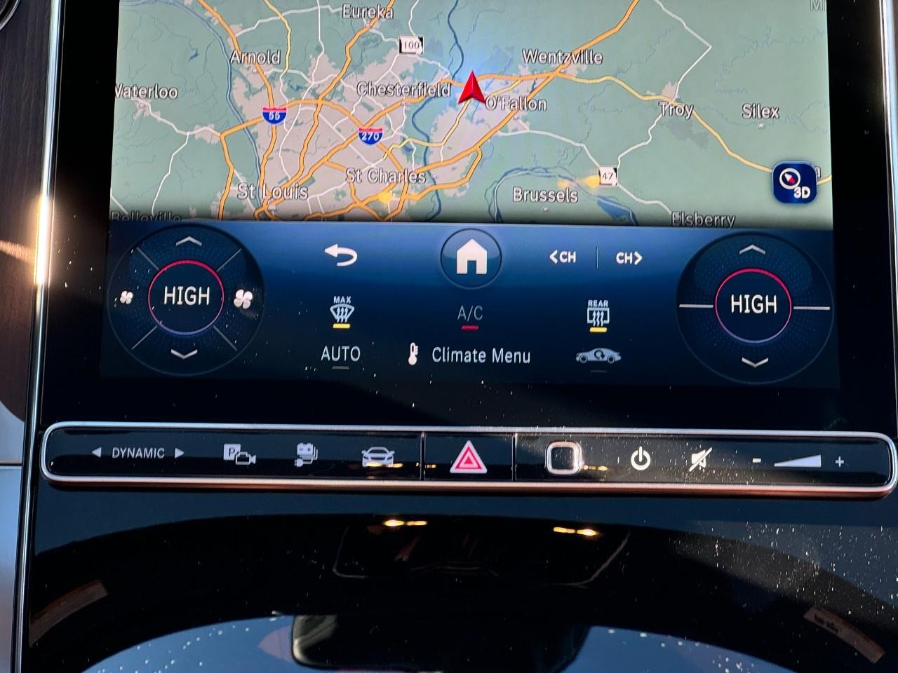 Mercedes-Benz GLC Vehicle Full-screen Gallery Image 19