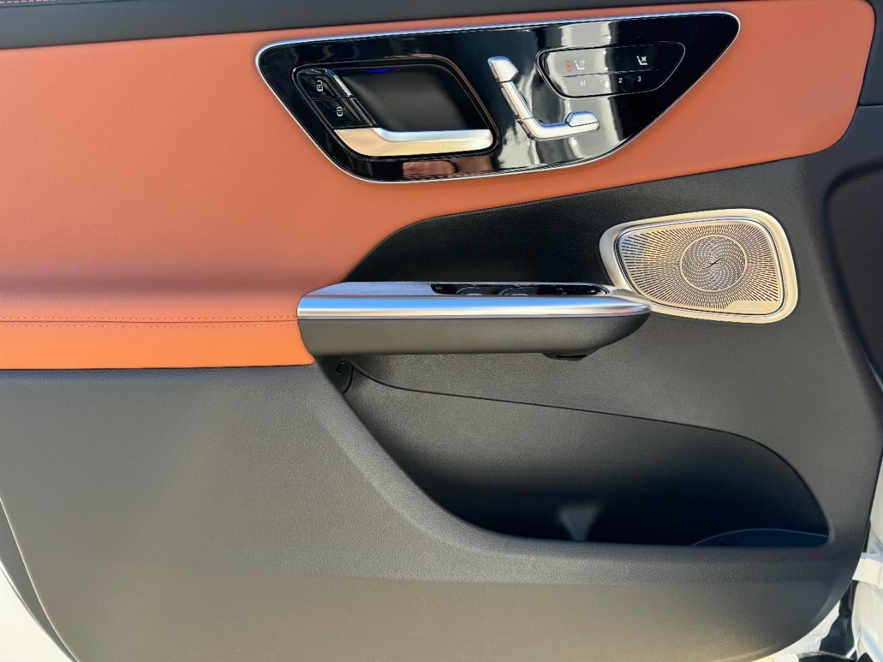 Mercedes-Benz GLC Vehicle Full-screen Gallery Image 21