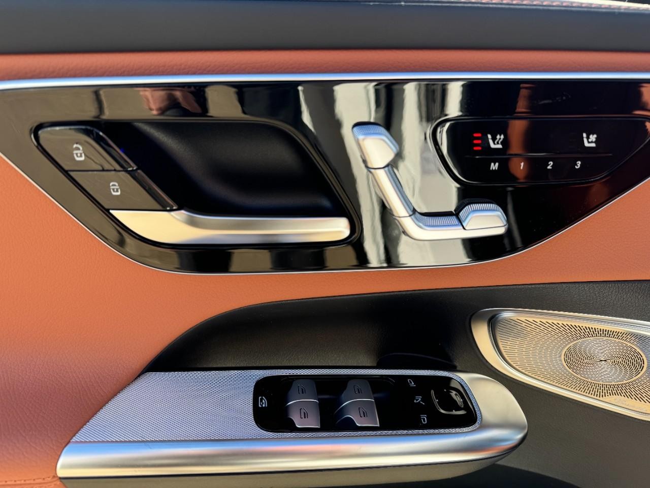 Mercedes-Benz GLC Vehicle Full-screen Gallery Image 22