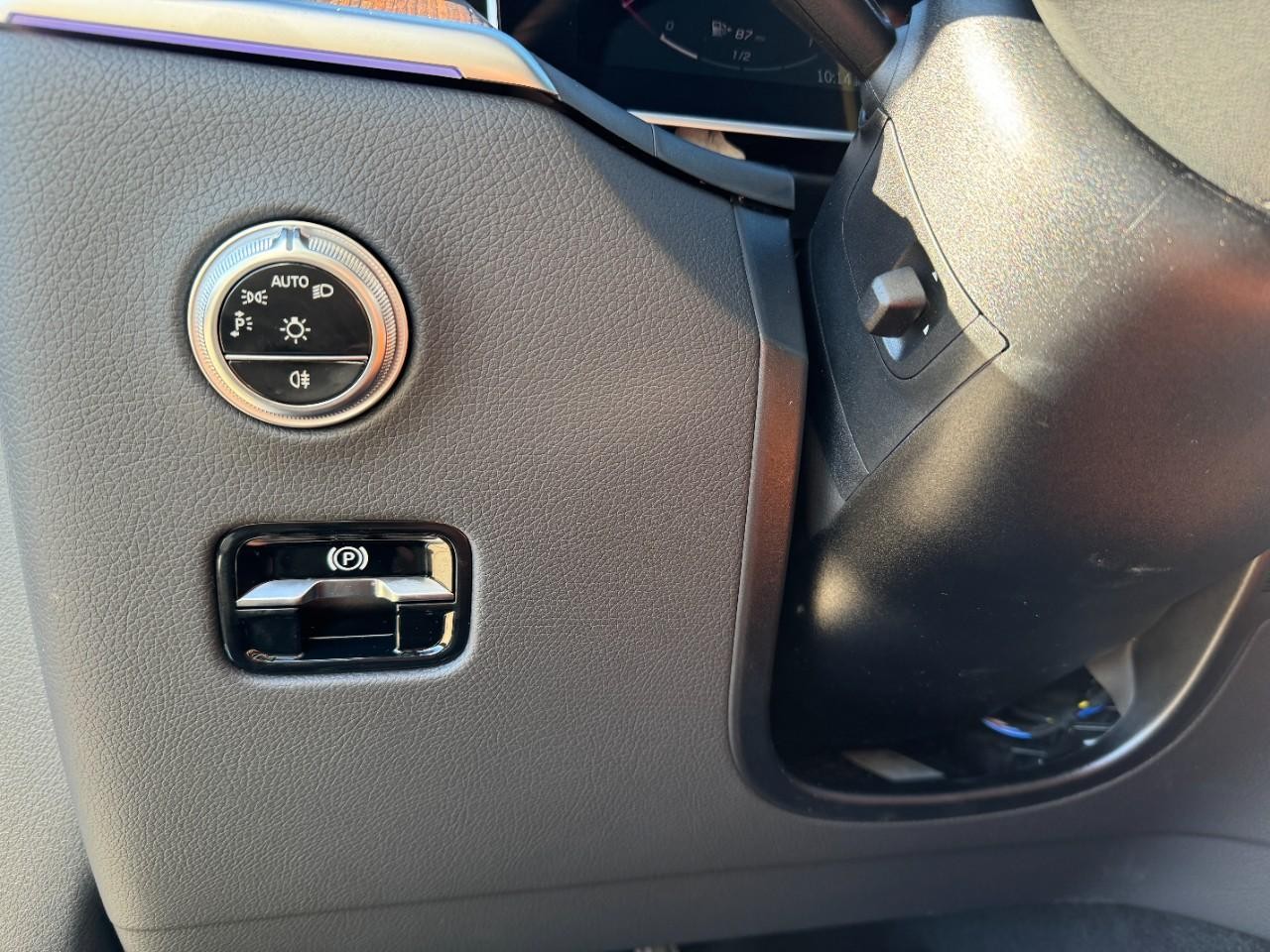 Mercedes-Benz GLC Vehicle Full-screen Gallery Image 27