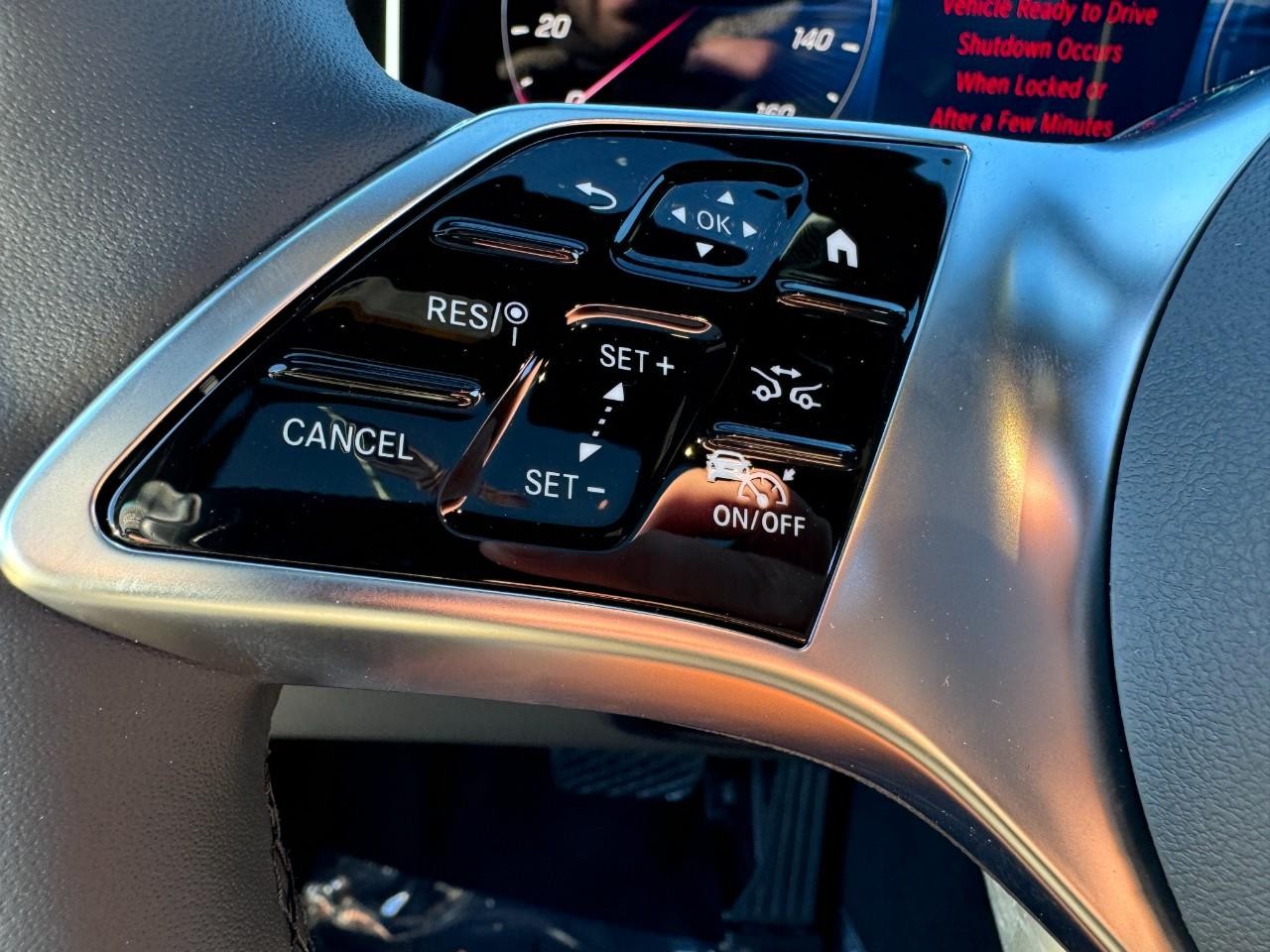 Mercedes-Benz GLC Vehicle Full-screen Gallery Image 28