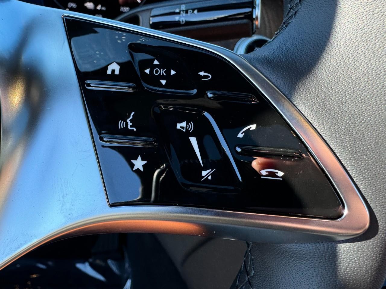 Mercedes-Benz GLC Vehicle Full-screen Gallery Image 29