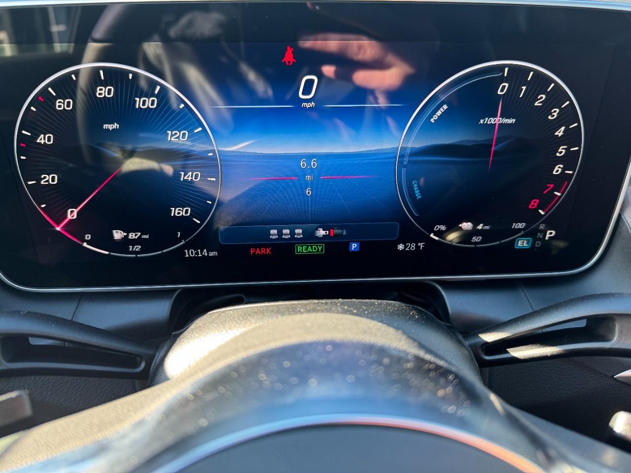 Mercedes-Benz GLC Vehicle Full-screen Gallery Image 30